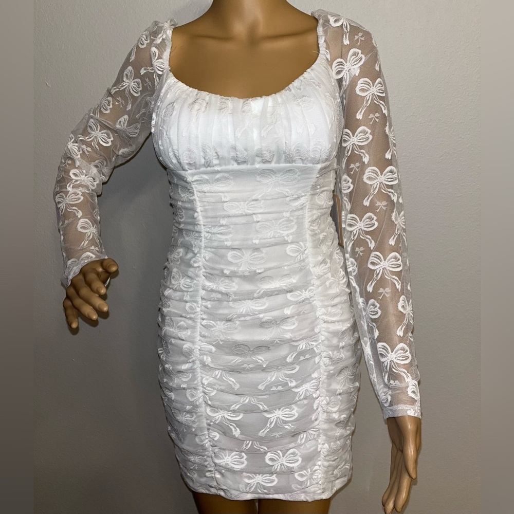 Elegant White Long Sleeve Dress